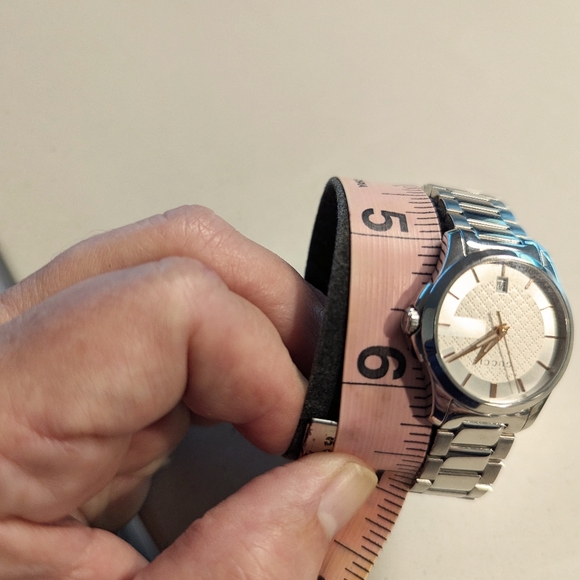 COPY - Gucci NWT 126G TimelessYA126523- smaller wrist fit - Picture 6 of 6